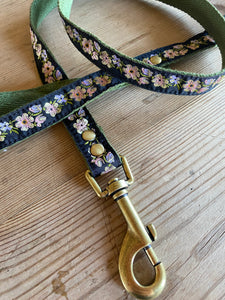 Walk in Style Floral Leash - Black Floral