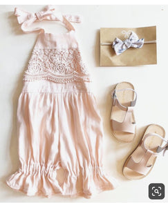 Linen and lace romper. Natural.