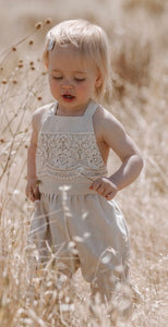 Linen and lace romper. Natural.