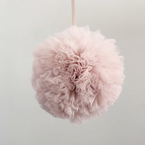 Vanilla hanging Tulle Pom Pom