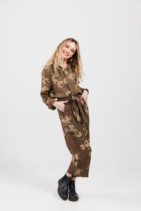 Eva floral linen pants. Chocolate